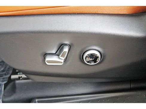 Used 2025 Chrysler Pacifica Pinnacle FWD image 26