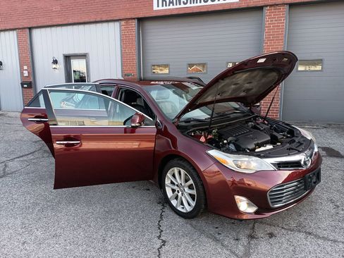 Used 2013 Toyota Avalon XLE Touring FWD image 8