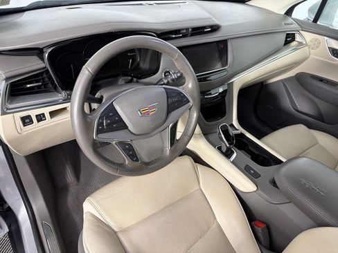 Used 2018 Cadillac XT5 Luxury w/ Driver Awareness Package FWD image 4