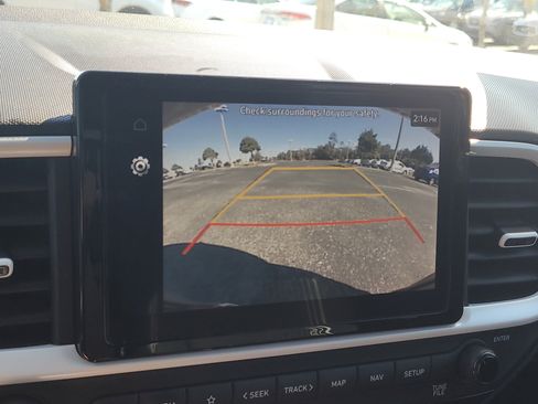 Used 2023 Hyundai Venue Limited image 21