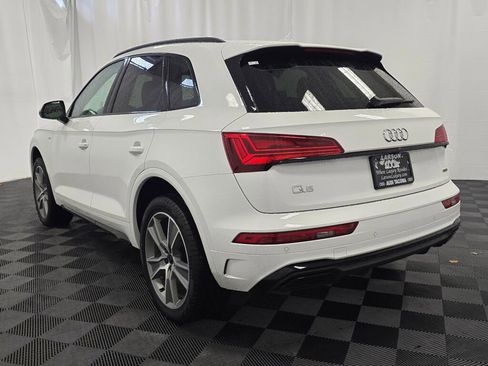 Certified 2025 Audi Q5 2.0T Premium w/ Convenience Plus Package image 4