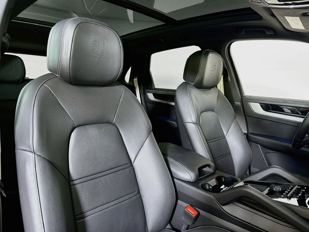 Certified 2025 Porsche Cayenne S AWD/4WD image 18