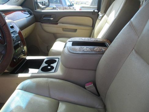 Used 2013 Chevrolet Silverado 2500 LTZ w/ LTZ Plus Package image 18