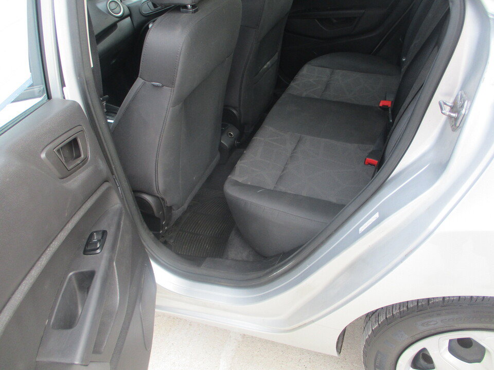 Used 2013 Ford Fiesta SE FWD image 22