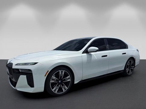 Certified 2024 BMW 760i xDrive w/ Executive Package AWD/4WD image 8