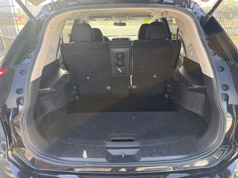 Used 2018 Nissan Rogue SV FWD image 12
