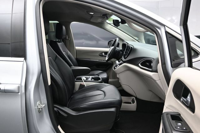 Certified 2024 Chrysler Pacifica Touring-L FWD image 26