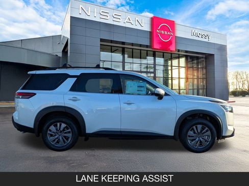 New 2025 Nissan Pathfinder SV image 6