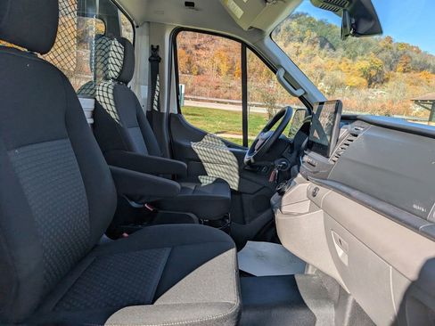 Used 2023 Ford E-Transit image 25