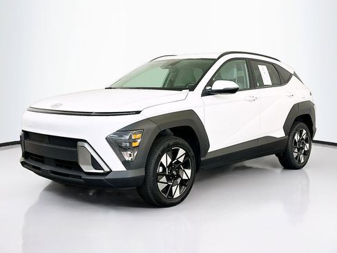 Used 2024 Hyundai Kona SEL image 3