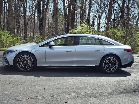 Used 2023 Mercedes-Benz EQS 580 4MATIC Sedan image 3