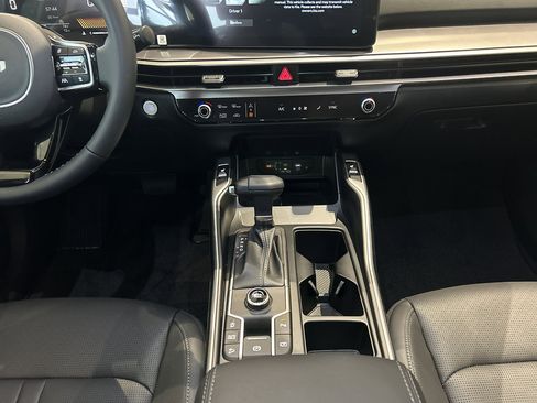Used 2025 Kia Sorento EX w/ Panoramic Sunroof Package image 17
