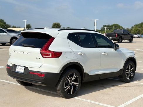 New 2026 Volvo XC40 B5 Core AWD/4WD image 4