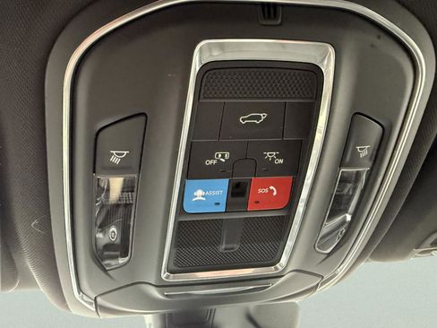 Used 2024 Jeep Grand Cherokee L Laredo image 30