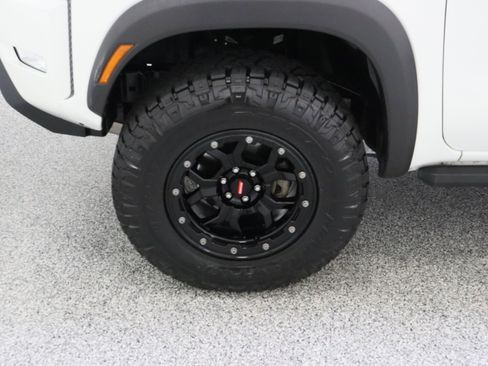 Used 2023 Nissan Frontier PRO-4X w/ Pro-4X Premium Package AWD/4WD image 11