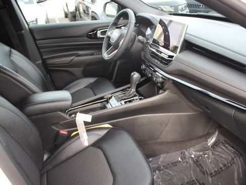 Used 2025 Jeep Compass Latitude w/ Convenience Group AWD/4WD image 34