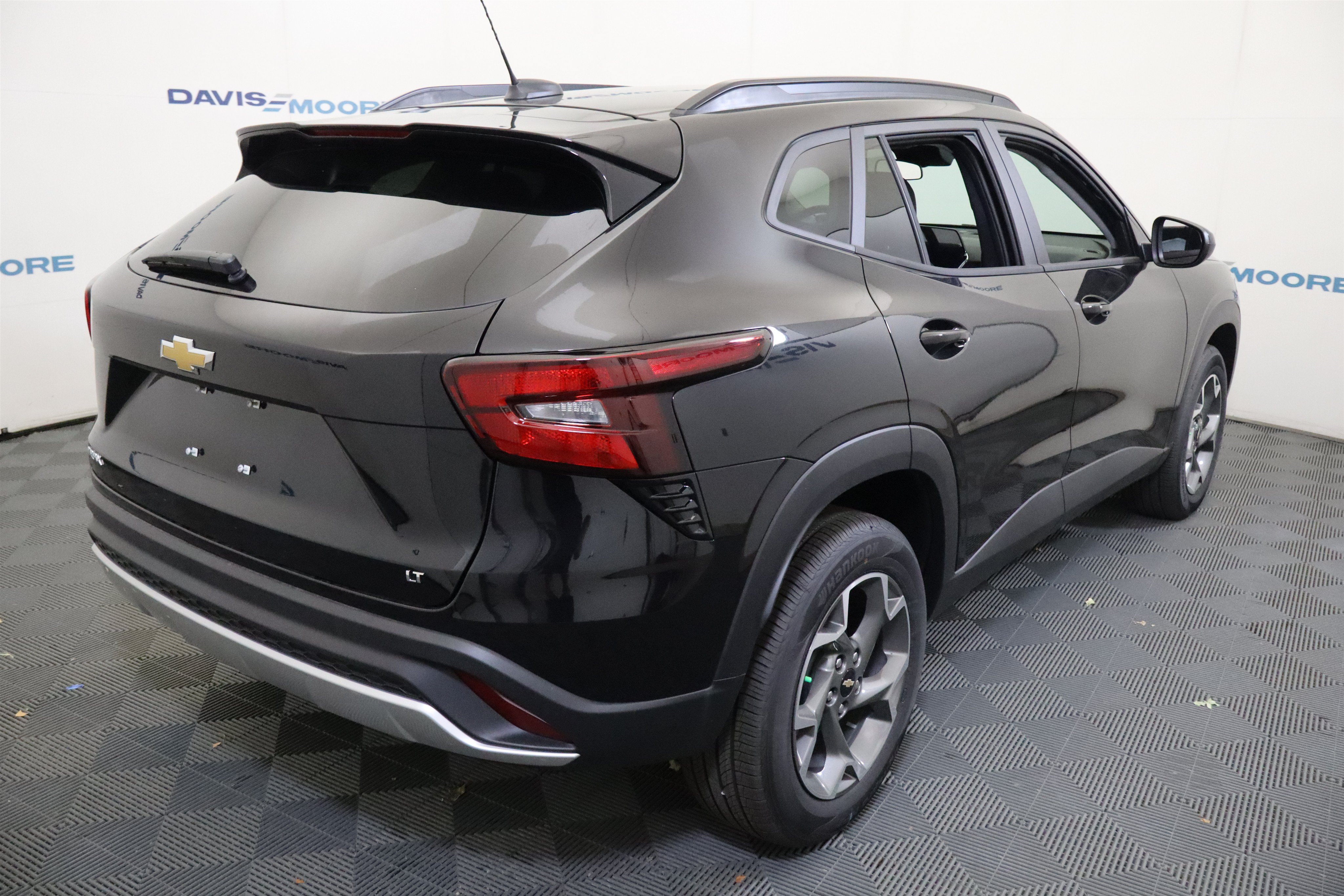 New 2026 Chevrolet Trax LT w/ LT Convenience Package FWD image 6