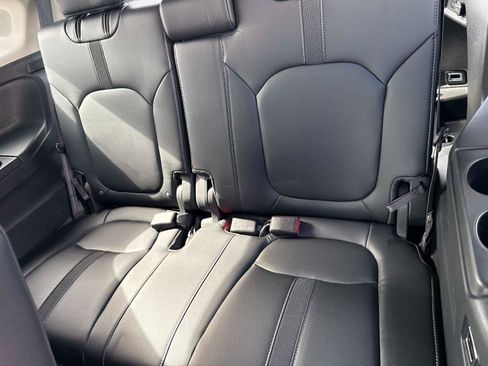 Certified 2025 Honda Pilot Touring image 15