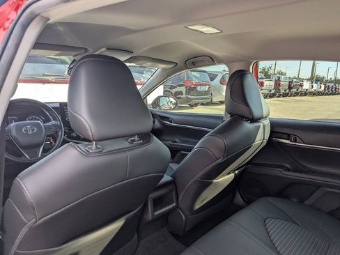 Used 2021 Toyota Camry SE image 18