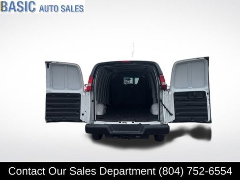 Used 2019 GMC Savana 3500 Extended w/ Driver Convenience Package image 8
