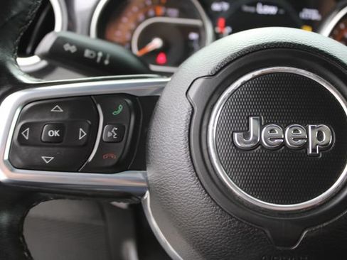 Used 2022 Jeep Wrangler Unlimited Sahara AWD/4WD image 19