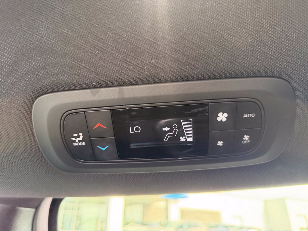 Used 2025 Chrysler Pacifica Select FWD image 24