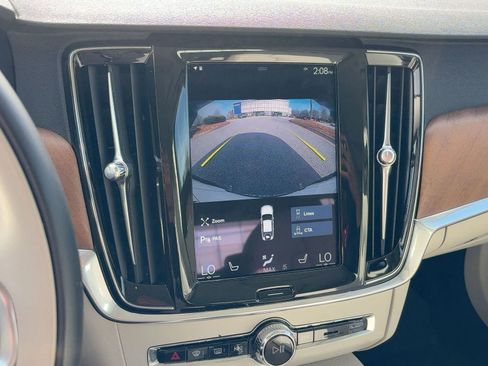 Used 2021 Volvo S90 T6 Momentum image 26