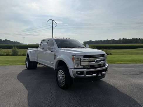 Used 2017 Ford F450 Lariat w/ Lariat Ultimate Package AWD/4WD image 4