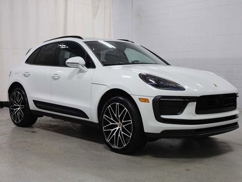 Certified 2026 Porsche Macan AWD/4WD image 13