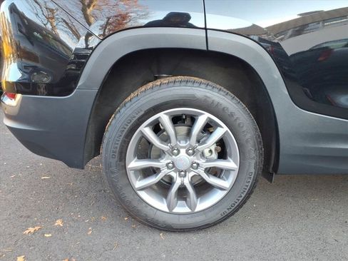 Certified 2022 GMC Terrain SLT image 5