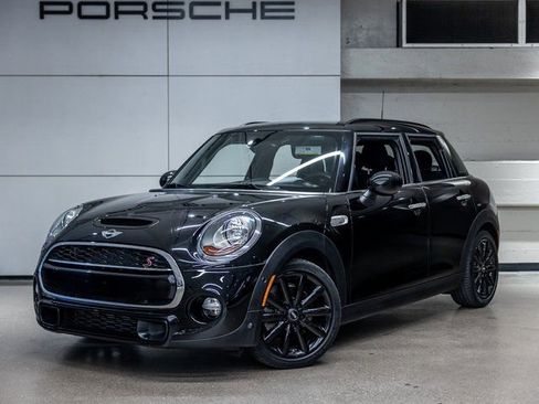 Used 2018 MINI Cooper S image 1
