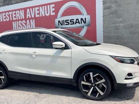 Used 2022 Nissan Rogue Sport SL w/ Premium Package image 3