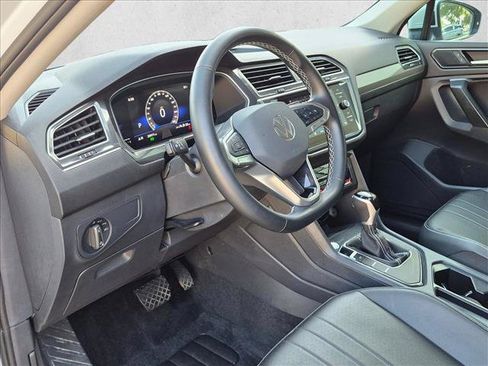 Used 2024 Volkswagen Tiguan SE w/ MDO Package, Three-Row FWD image 10