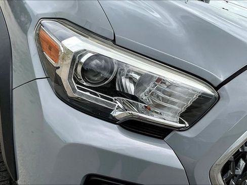 Used 2019 Toyota Tacoma TRD Off-Road AWD/4WD image 34