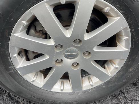 Used 2013 Chrysler Town & Country Touring FWD image 9