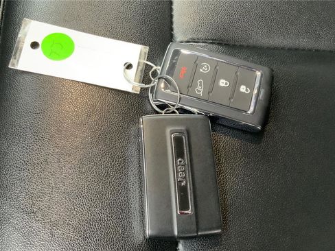 Used 2022 Jeep Grand Cherokee L Limited image 37