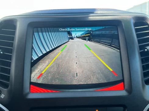 Used 2019 Jeep Cherokee Trailhawk AWD/4WD image 33