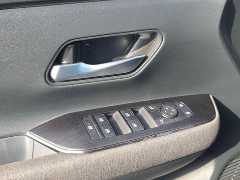 Certified 2025 Nissan Kicks SV w/ Charging Package image 12