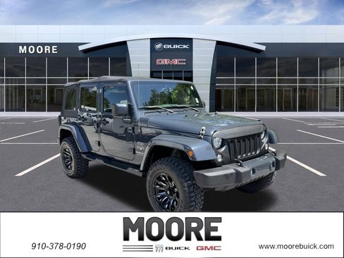 Used 2018 Jeep Wrangler Unlimited Sahara w/ Connectivity Group AWD/4WD image 1