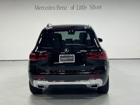Used 2025 Mercedes-Benz GLB 250 4MATIC image 4