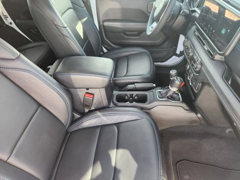 Used 2024 Jeep Wrangler High Altitude image 13