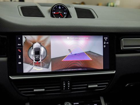 Used 2023 Porsche Cayenne Platinum Edition image 30