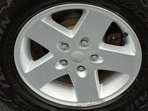 Used 2010 Jeep Wrangler Unlimited Sport image 10