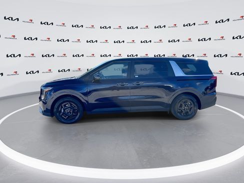Used 2025 Kia Carnival FWD image 5