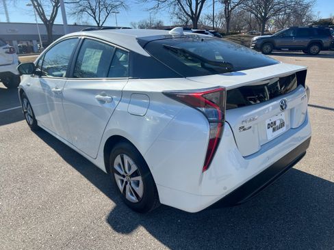 Used 2018 Toyota Prius Four w/ Advanced Technology Package image 5