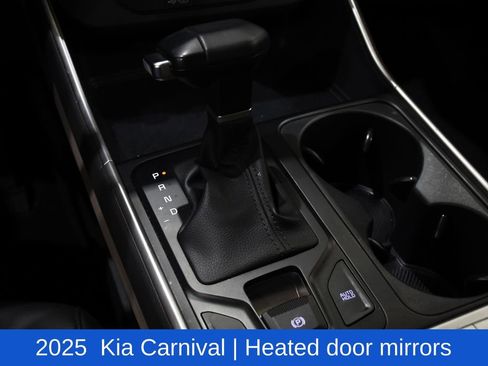 Used 2025 Kia Carnival image 22