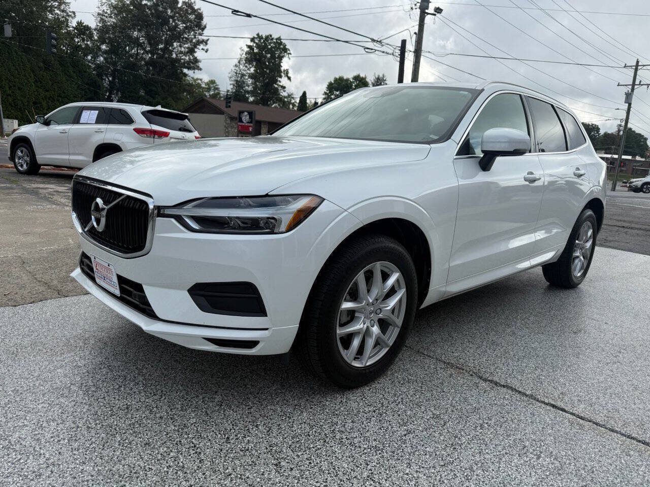 Used 2020 Volvo XC60 T5 Momentum w/ Protection Package Premier AWD/4WD image 2