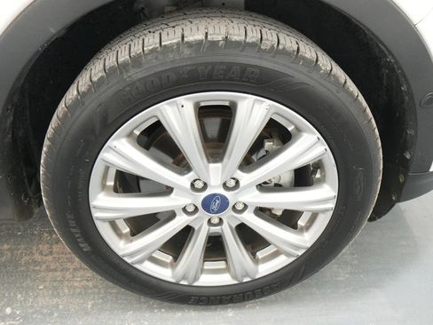 Used 2018 Ford Escape Titanium w/ Ford Safe & Smart Package AWD/4WD image 10