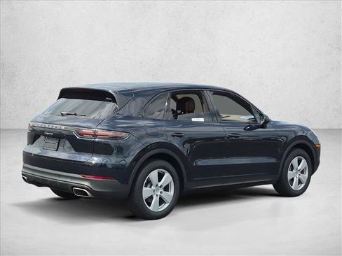 Used 2022 Porsche Cayenne AWD/4WD image 5