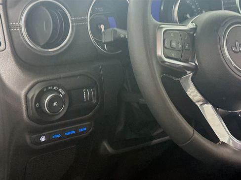 Used 2023 Jeep Wrangler Sahara w/ Cold Weather Group image 16